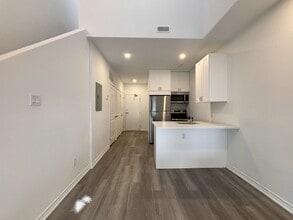 16 W Av S in Hamilton, ON - Building Photo - Building Photo