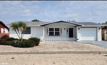 6153 9th Ave in New Port Richey, FL - Building Photo - Building Photo