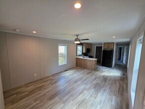 92 Thomas Ln in Chaska, MN - Building Photo - Building Photo