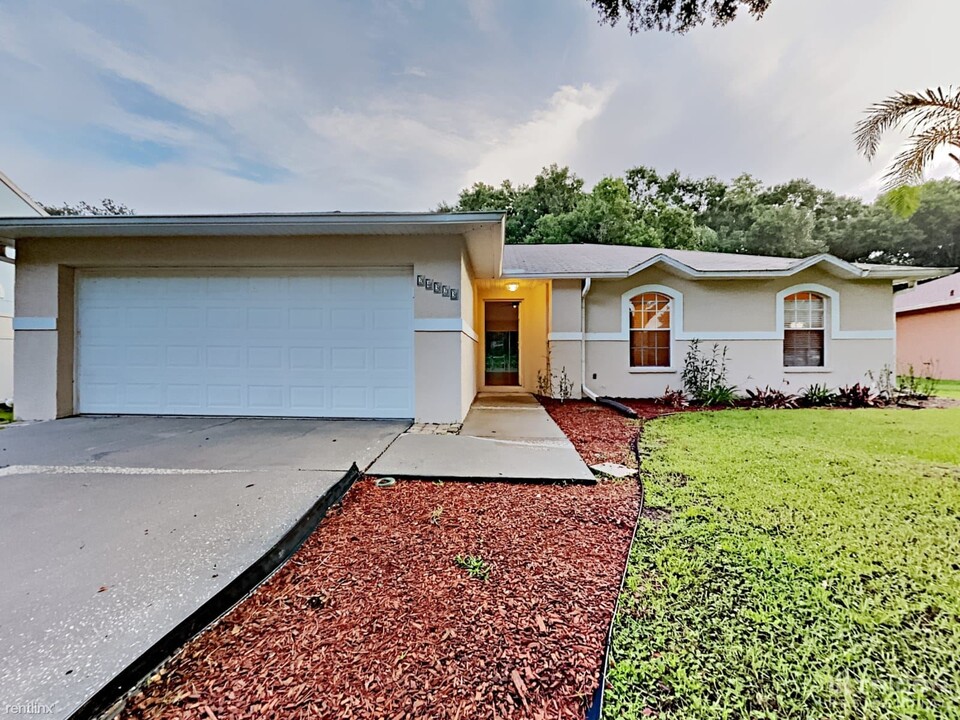 24323 Painter Dr in Land O Lakes, FL - Building Photo