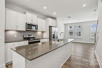 4375 Raleigh St in Charlotte, NC - Building Photo - Building Photo