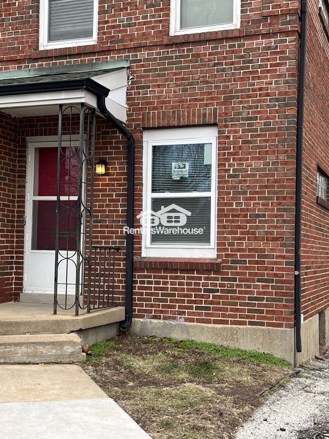 7016 Natural Bridge Rd in St. Louis, MO - Foto de edificio - Building Photo