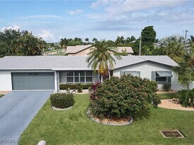 4240 SE 3rd Ave in Cape Coral, FL - Building Photo