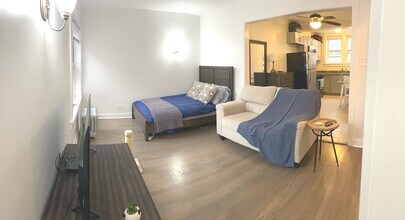 1064 W Thorndale Ave in Chicago, IL - Building Photo - Building Photo