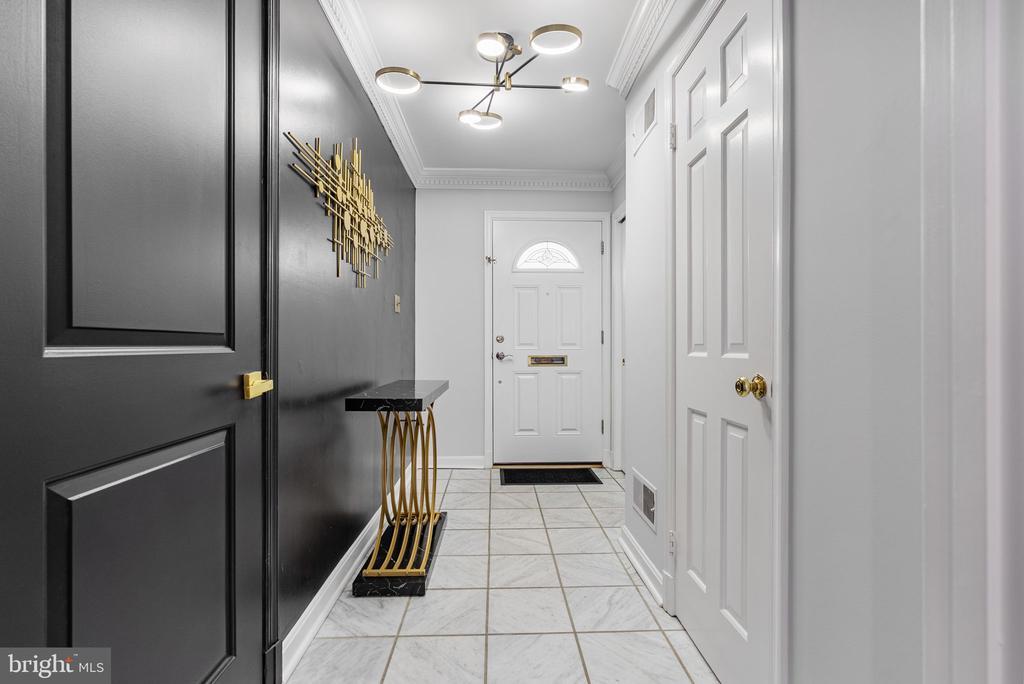 11008 Wickshire Way in Rockville, MD - Building Photo