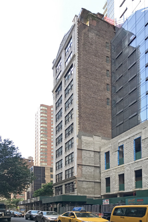 Chelsea Antiques Bldg in New York, NY - Building Photo