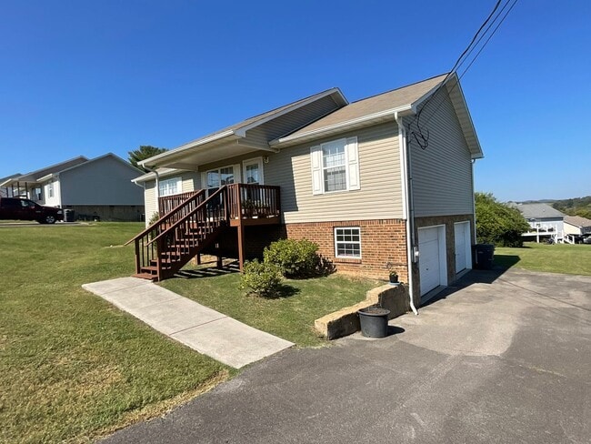 1152 Barker Dr in White Pine, TN - Building Photo - Building Photo
