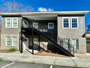 130 Briarwood Rd in Statesboro, GA - Foto de edificio - Building Photo