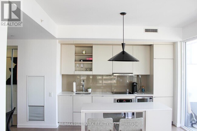 property at 101-3101 Peter St