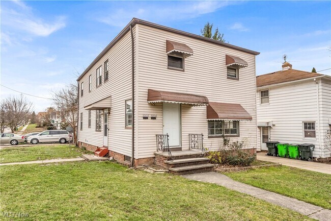 9206 Garfield Blvd in Garfield Heights, OH - Building Photo - Building Photo