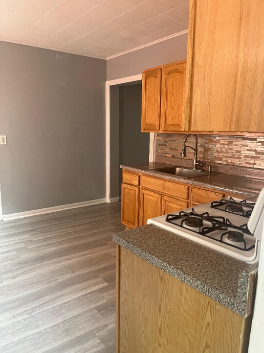 92 Buckingham Ave in Perth Amboy, NJ - Building Photo