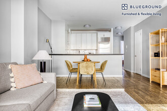 120 W 23rd St in New York, NY - Building Photo - Building Photo