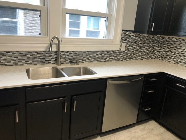 81 Lincoln Blvd, Unit 2