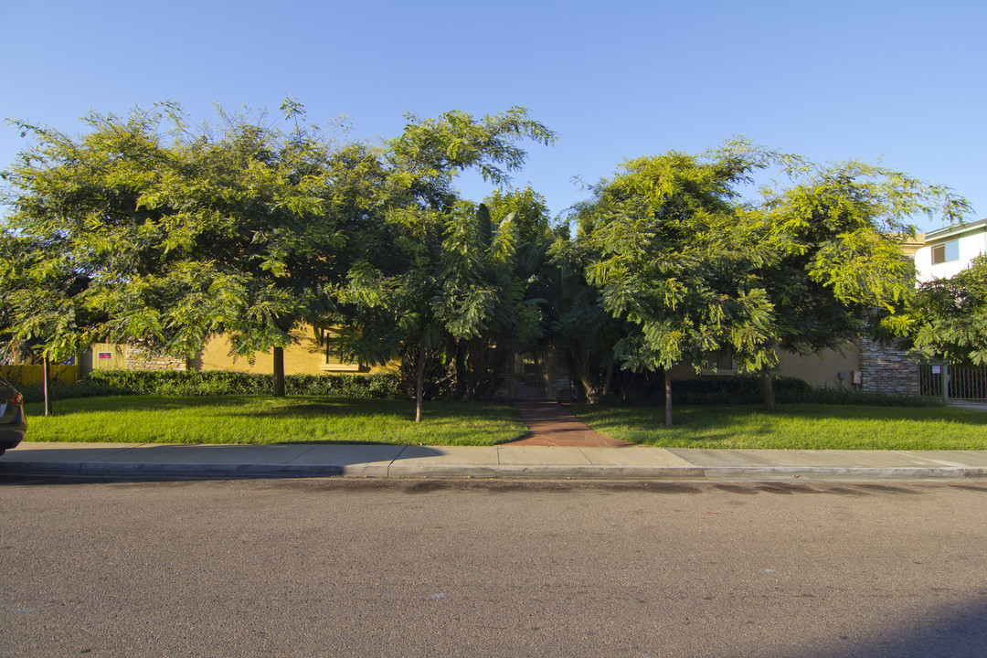 Holly Avenue in Imperial Beach, CA - Building Photo