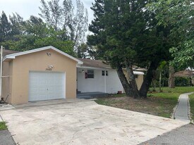 3920 7th Ave N in Lake Worth Beach, FL - Building Photo