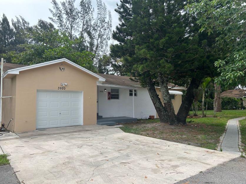 3920 7th Ave N in Lake Worth Beach, FL - Building Photo