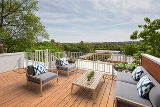 2016 Jesse E. Segovia St in Austin, TX - Building Photo - Building Photo