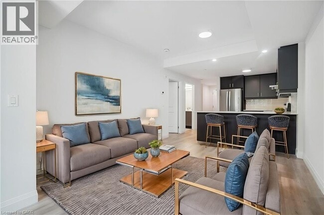 153 Wilson St W in Ancaster, ON - Building Photo - Building Photo