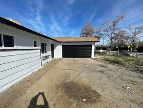 45409 7th St E in Lancaster, CA - Building Photo - Building Photo