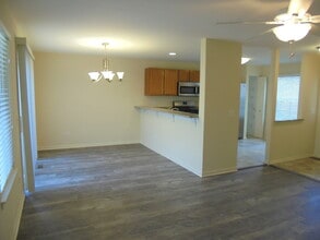 2252 Woodside Dr in Carpentersville, IL - Building Photo - Building Photo