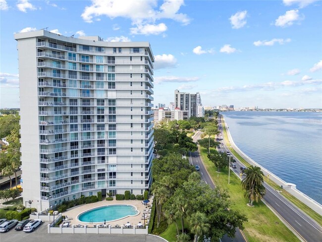 property at 2611 Bayshore Blvd