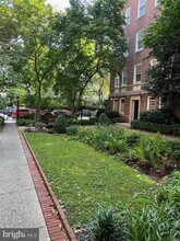 4637 Pine St, Unit D205 in Philadelphia, PA - Foto de edificio - Building Photo