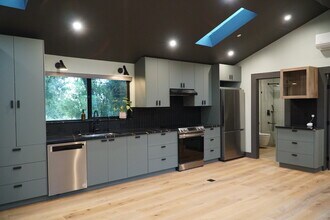 25980 Todd Ln in Los Altos Hills, CA - Building Photo - Building Photo