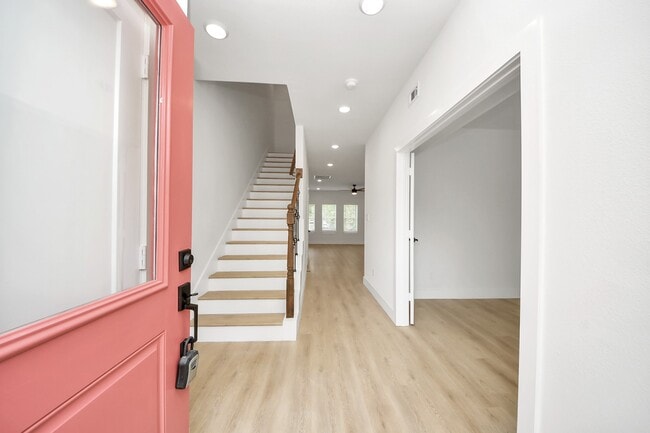 1316 W Willis St in Alvin, TX - Building Photo - Building Photo