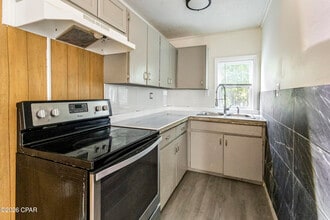 2722 E 6th St in Panama City, FL - Building Photo - Building Photo