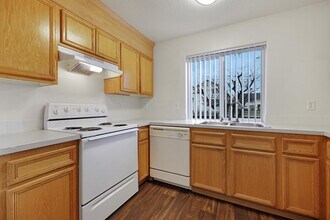 Andrea Place Apartments in Portland, OR - Foto de edificio - Building Photo