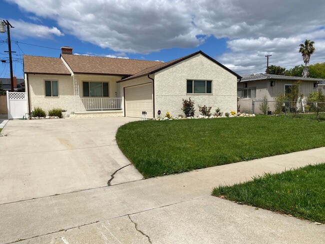 2611 W Redondo Beach Blvd in Gardena, CA - Foto de edificio - Building Photo