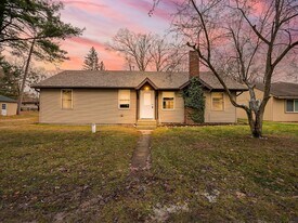 4744 Midland Dr in Pinckney, MI - Building Photo