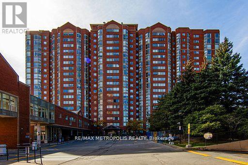 2460 Eglinton Ave E in Toronto, ON - Building Photo