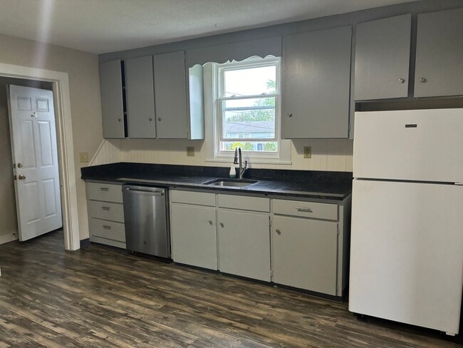 49 South St, Unit 2W in Cromwell, CT - Building Photo - Building Photo