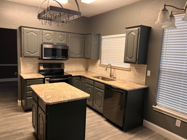 18528 Shadow Ridge Dr in Dallas, TX - Building Photo - Building Photo