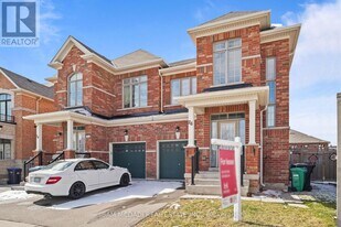 26 Montpelier St in Brampton, ON - Building Photo