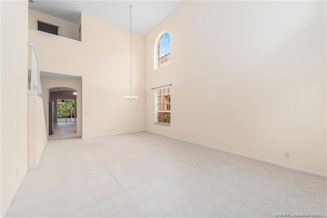 3615 NW Deer Oak Dr in Jensen Beach, FL - Foto de edificio - Building Photo