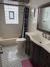 7241 N Ridge Blvd in Chicago, IL - Building Photo - Building Photo