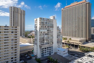 Sunset Towers in Honolulu, HI - Building Photo - Building Photo