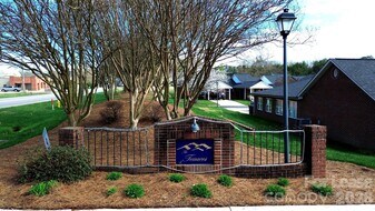 6299 Pansy Trl in Denver, NC - Building Photo