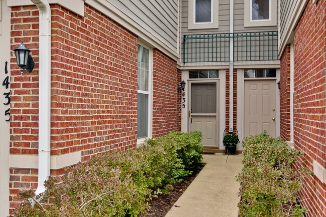 1435 N Pinehurst Dr in Vernon Hills, IL - Building Photo - Building Photo