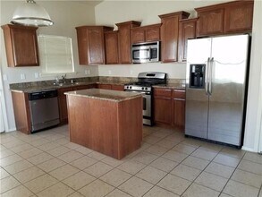 10040 Spotted Eagle Dr in El Paso, TX - Building Photo - Building Photo