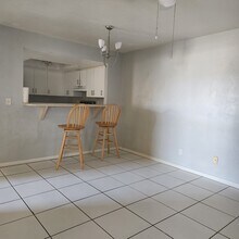 611 SW 3rd Ter in Cape Coral, FL - Foto de edificio - Building Photo