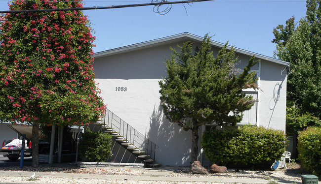 1983 Bonifacio St in Concord, CA - Foto de edificio - Building Photo