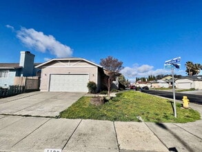 1180 Camellia Ln in Suisun City, CA - Building Photo - Building Photo