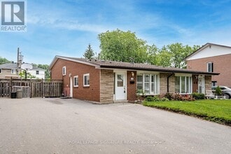 591 Turner Dr in Burlington, ON - Building Photo - Building Photo