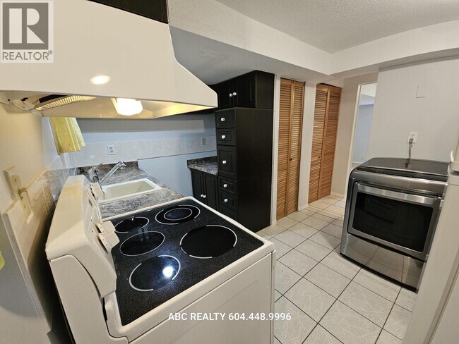 6XXX Imperial St in Burnaby, BC - Building Photo - Building Photo