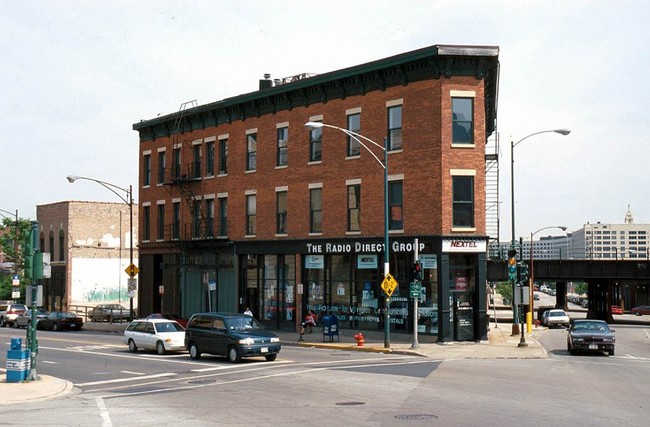 401-409 N Milwaukee Ave in Chicago, IL - Building Photo - Building Photo