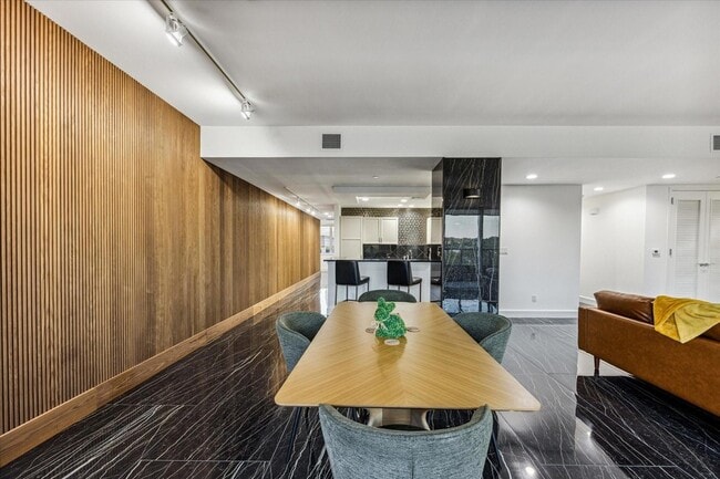 property at 901 W 9th St