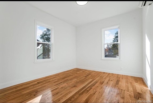 167-16 43rd Ave in Queens, NY - Building Photo - Building Photo